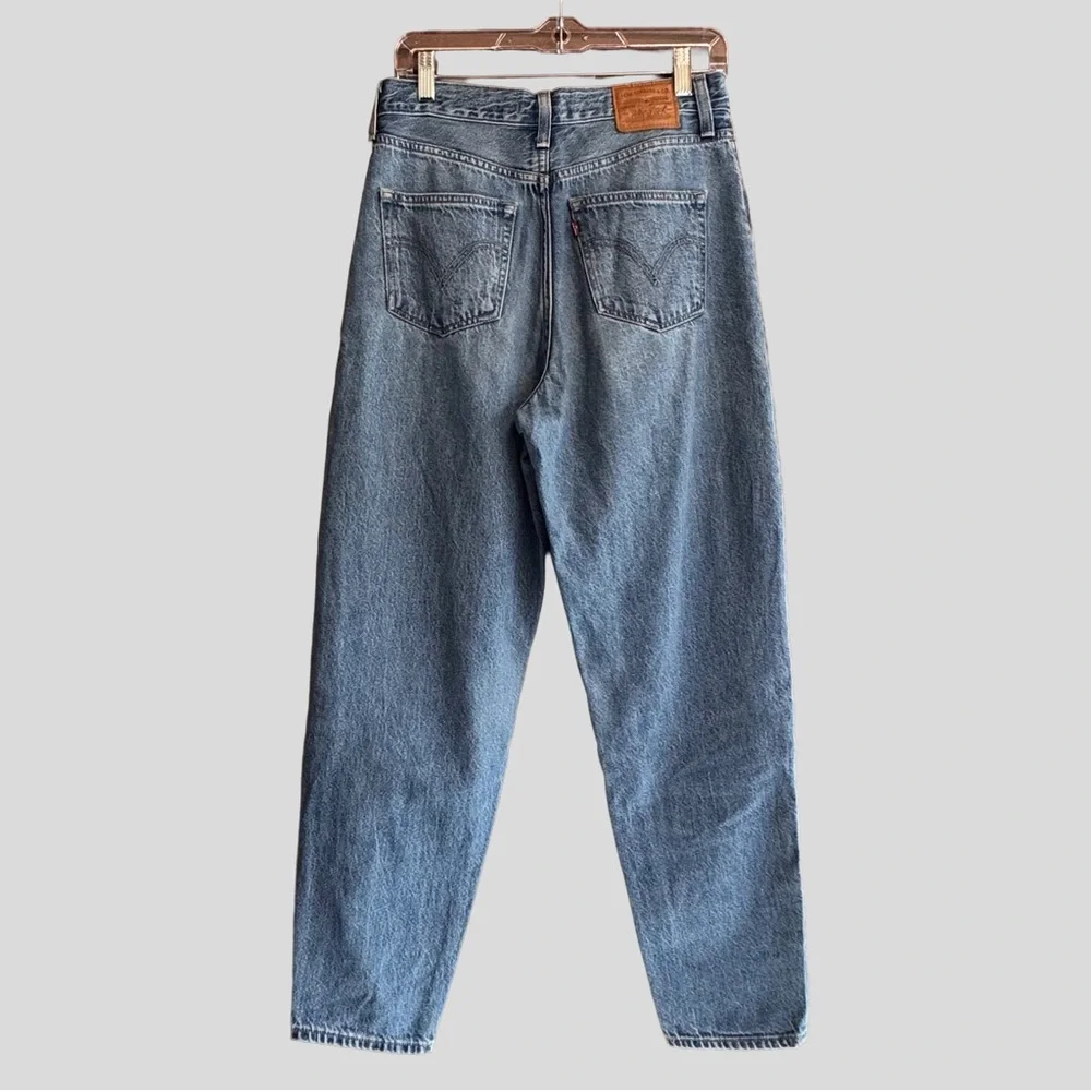 Levi's High Loose Taper Jeans in Size 28 - Picture 8 of 8